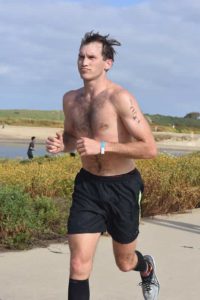 can you run shirtless in a triathlon