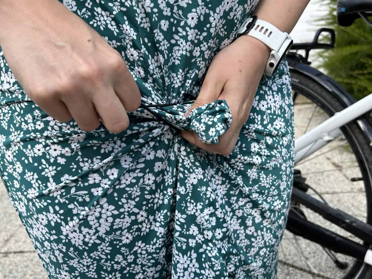 Penny elastic method for cycling in skirt